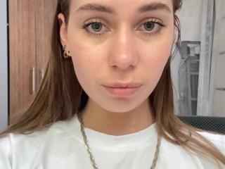 Watch  MyrleShriver live on XLoveCam