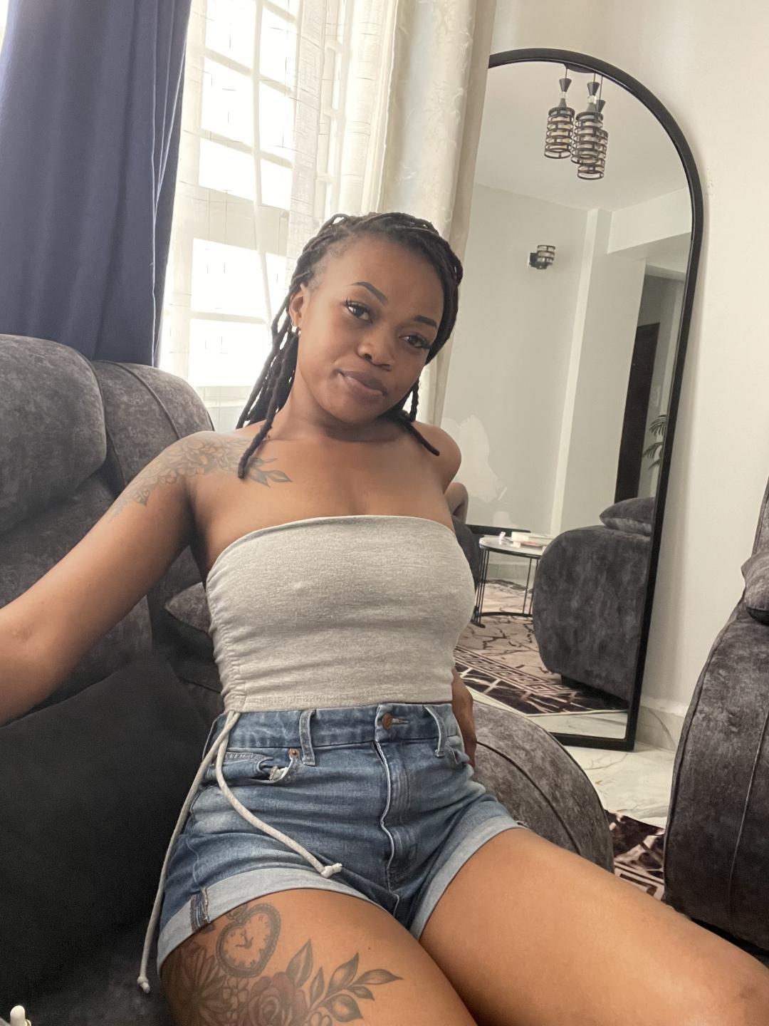 webcam model Sashie from XloveCam webcam model Sashie from XloveCam