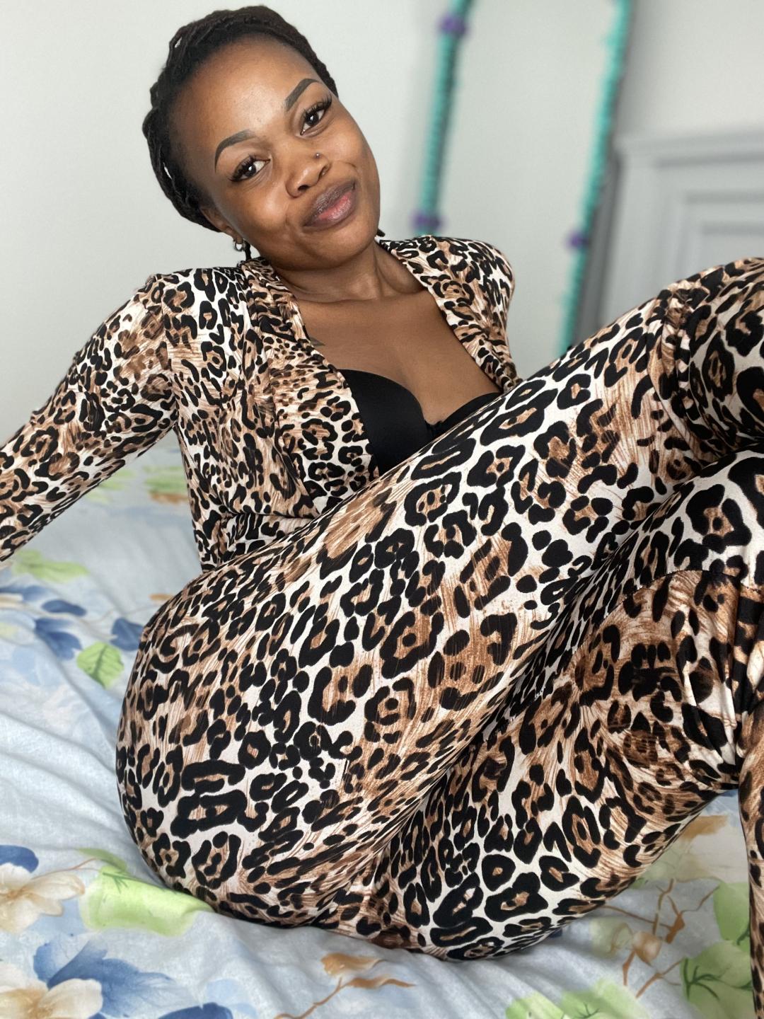 webcam model Sashie from XloveCam webcam model Sashie from XloveCam