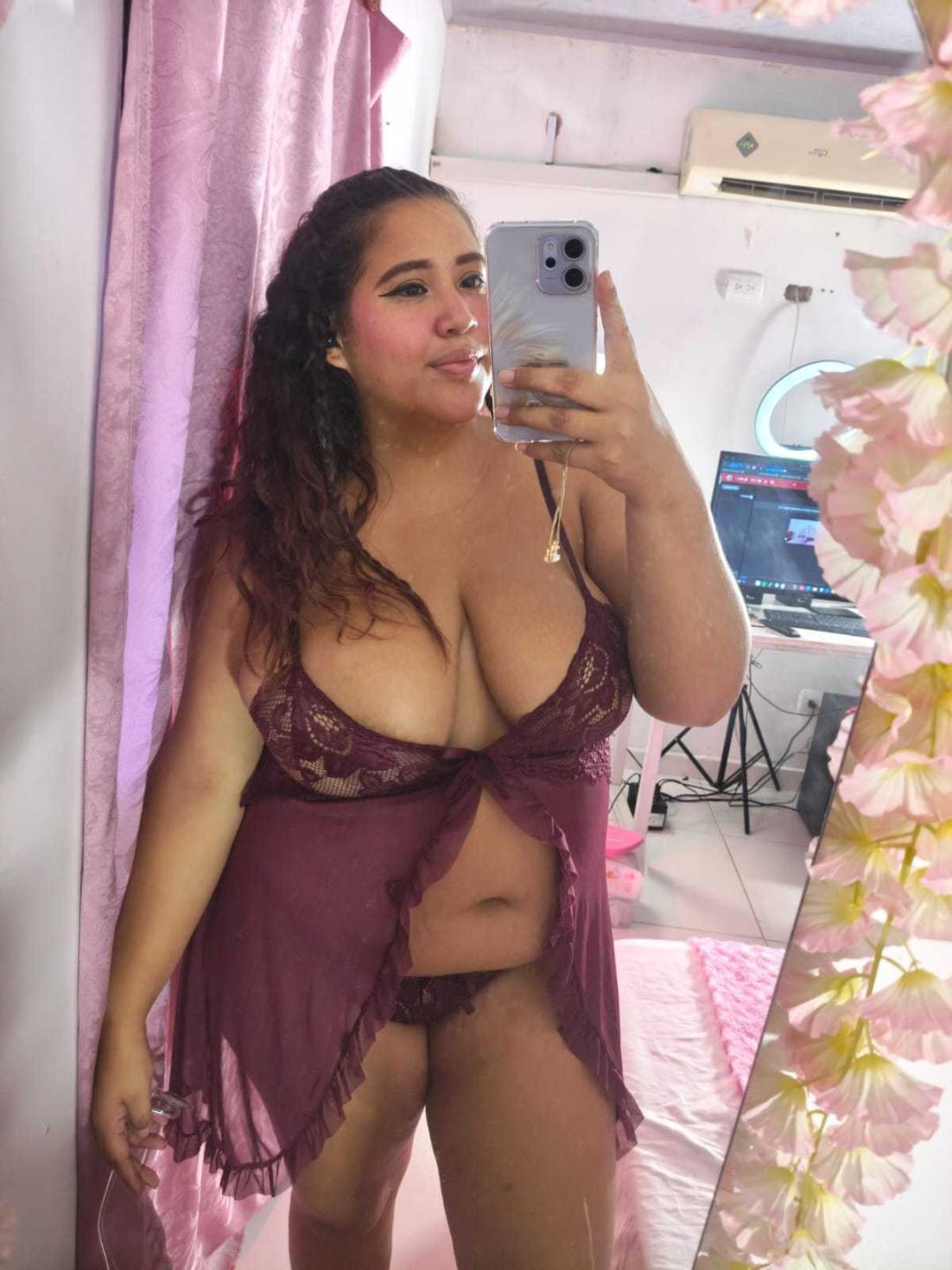 webcam model MafeFlor from XloveCam webcam model MafeFlor from XloveCam