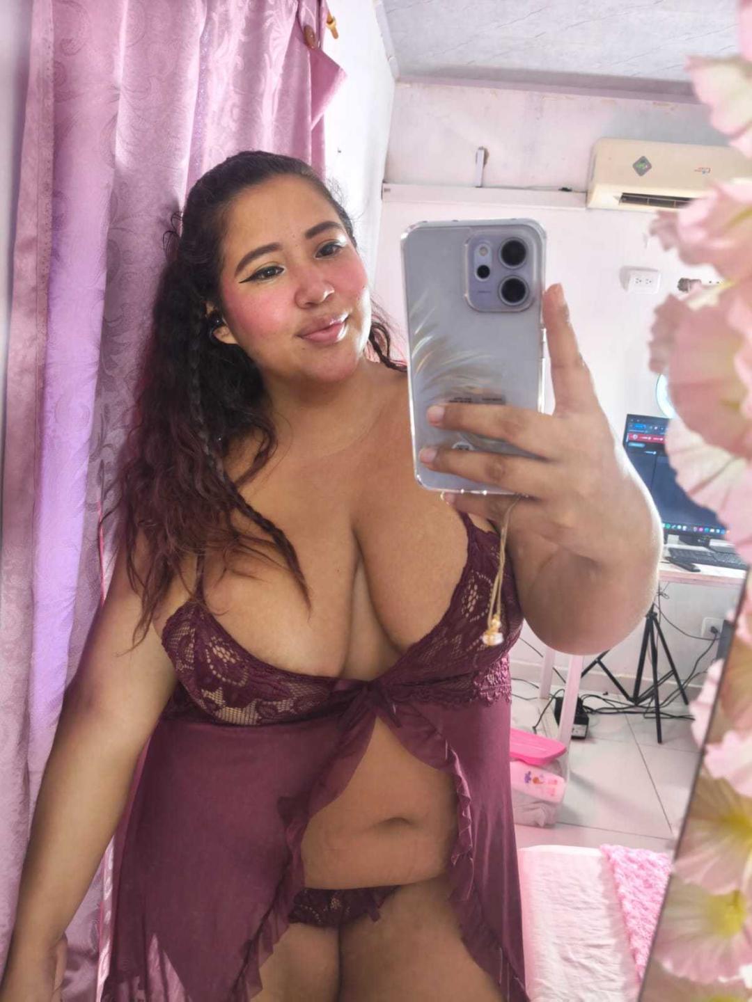 webcam model MafeFlor from XloveCam webcam model MafeFlor from XloveCam