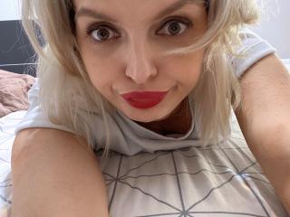DouceAmelia Amateur Live Webcam - Photo 18/21