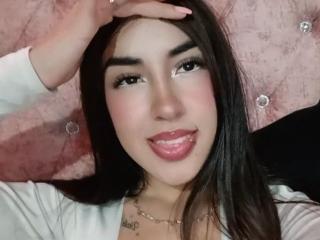 EmiilyVelvet Boobs Liveshow - Photo 18/21
