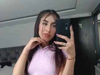 EmiilyVelvet Boobs Liveshow - Photo 17/21