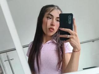EmiilyVelvet Boobs Liveshow - Photo 7/21