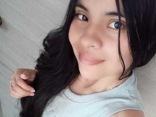 Watch  LisanDraking live on XLoveCam