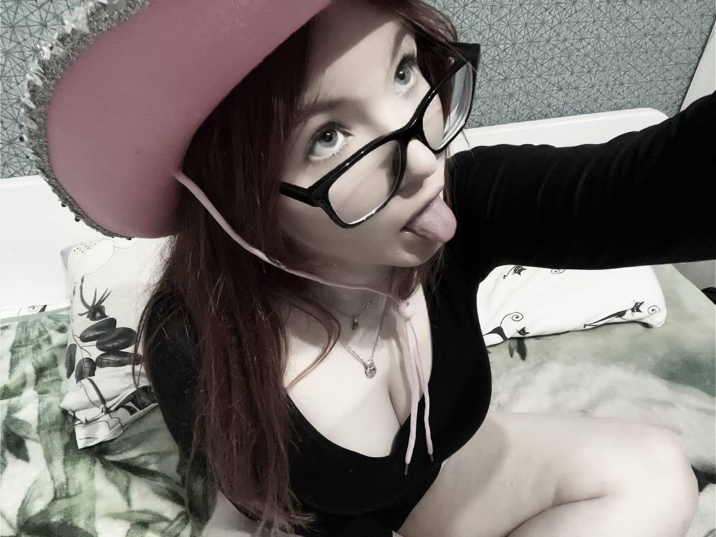 webcam model MargSeyler from XloveCam webcam model MargSeyler from XloveCam