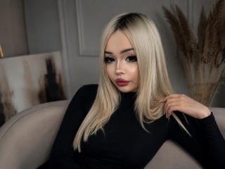 Watch SerinaSindlinger Live on XLoveCam