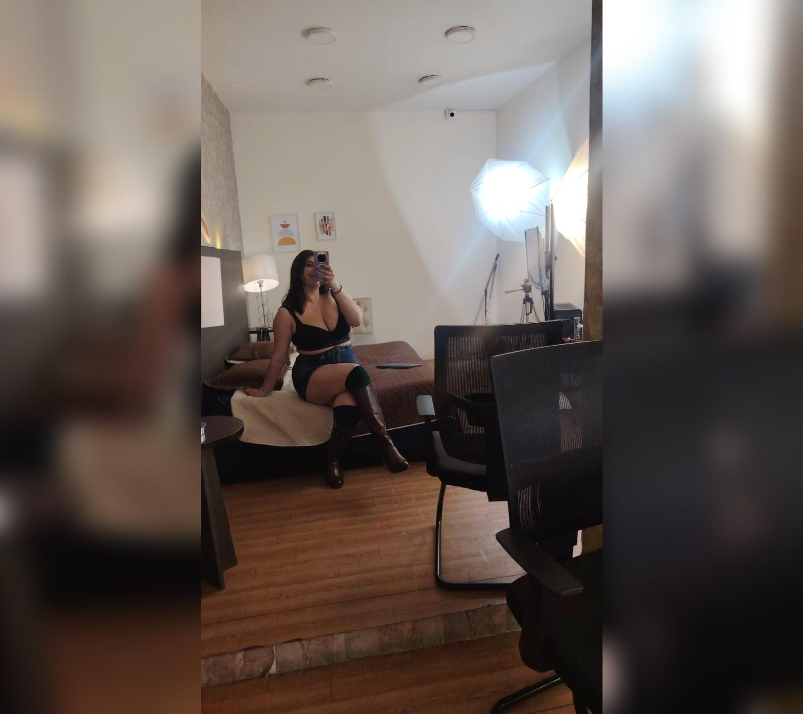 webcam model ZoeyGrey from XloveCam webcam model ZoeyGrey from XloveCam