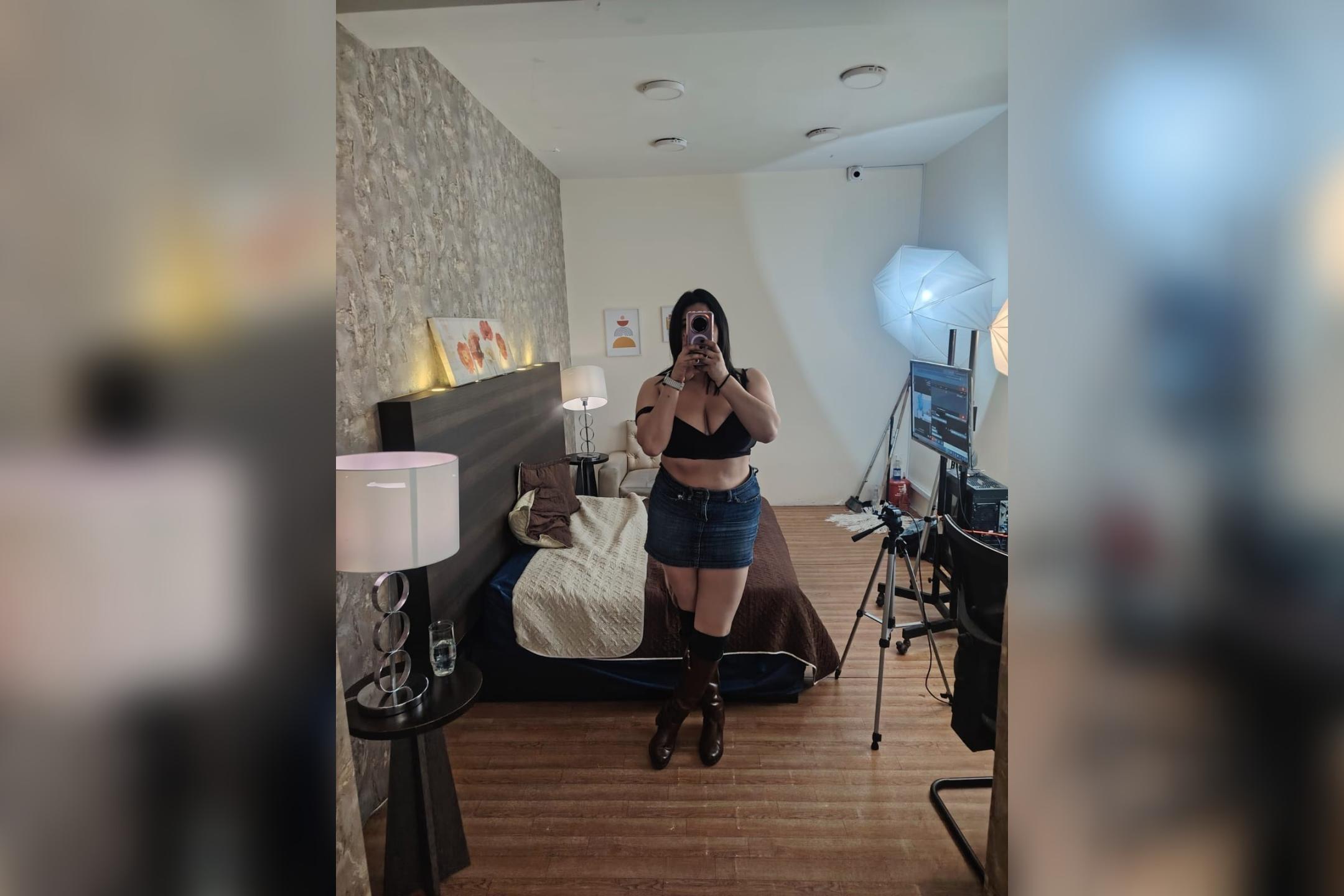 webcam model ZoeyGrey from XloveCam webcam model ZoeyGrey from XloveCam