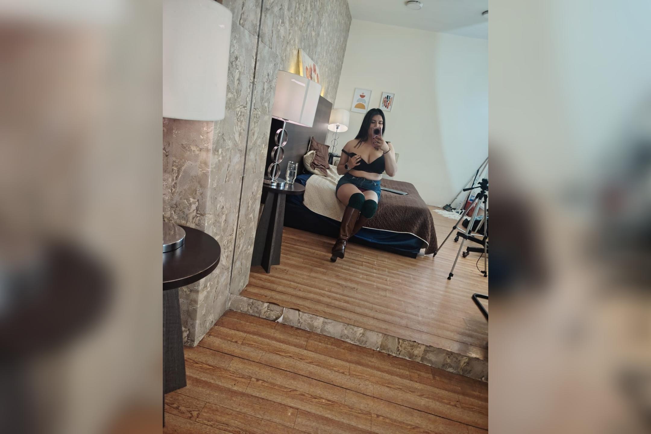 webcam model ZoeyGrey from XloveCam webcam model ZoeyGrey from XloveCam