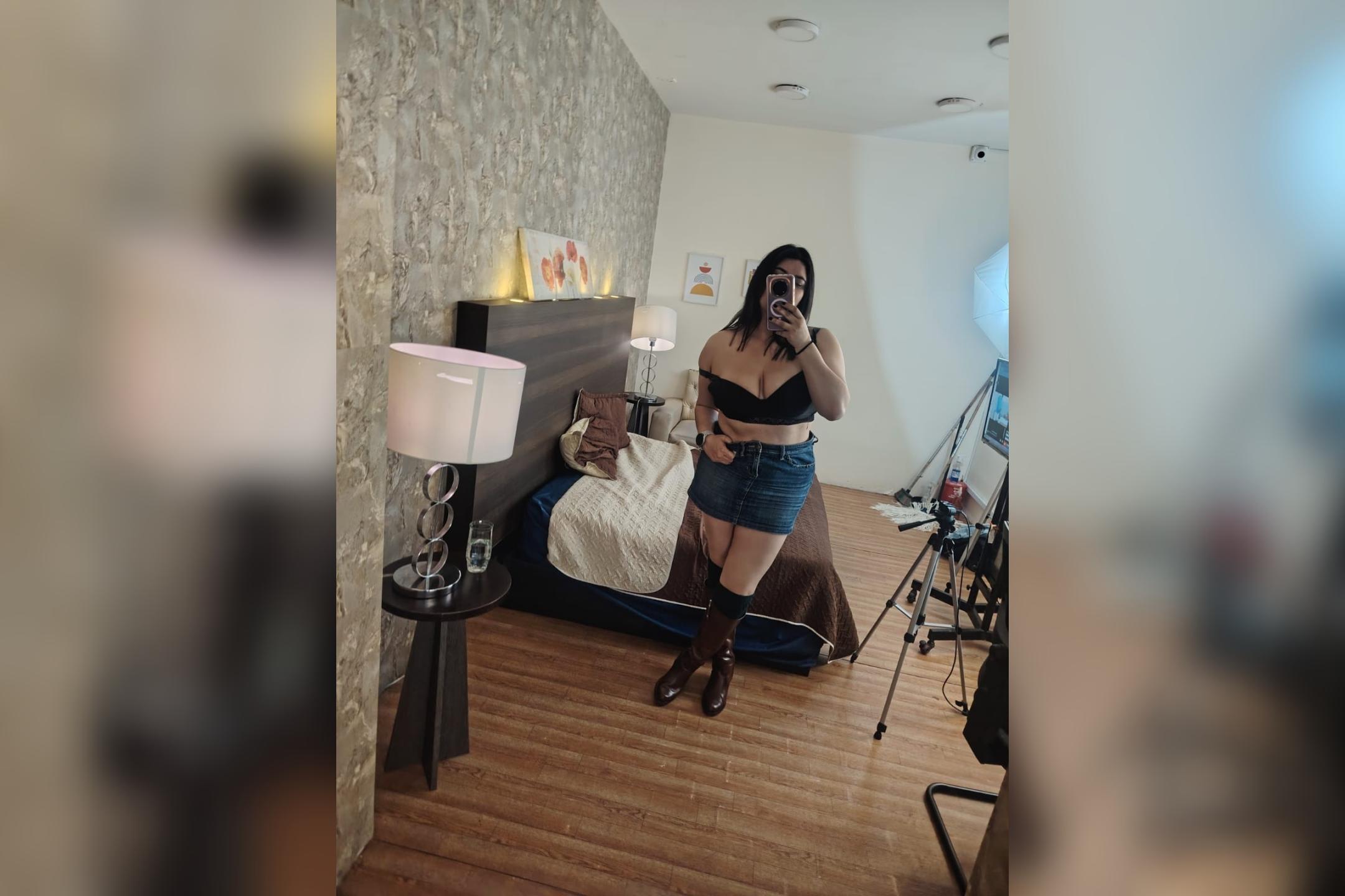 webcam model ZoeyGrey from XloveCam webcam model ZoeyGrey from XloveCam