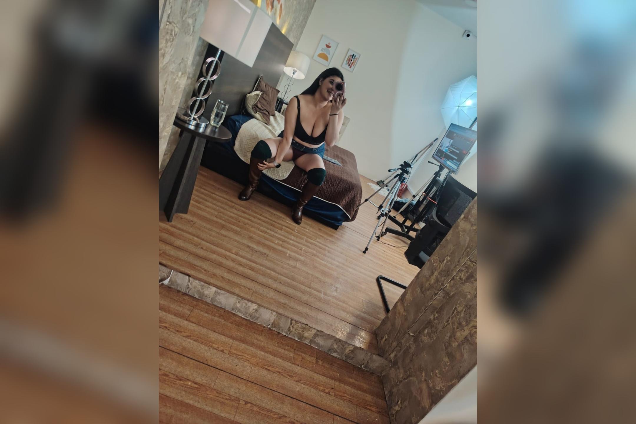 webcam model ZoeyGrey from XloveCam webcam model ZoeyGrey from XloveCam