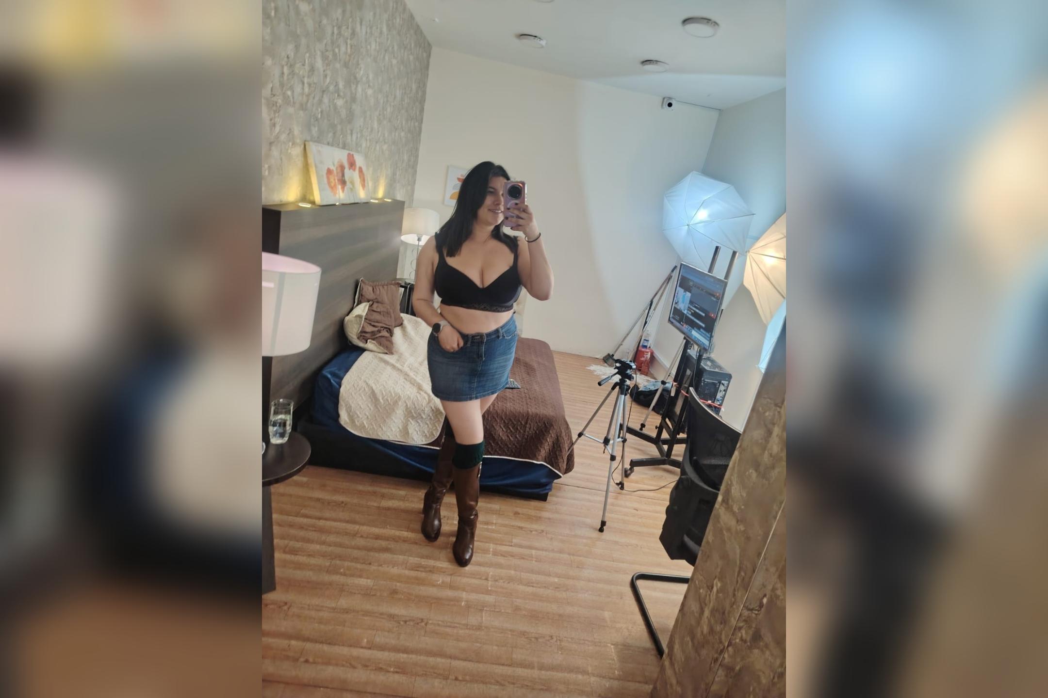 webcam model ZoeyGrey from XloveCam webcam model ZoeyGrey from XloveCam