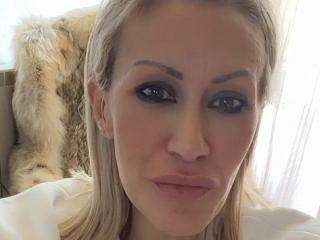 StellaMiaX Live Chat on XLoveCam