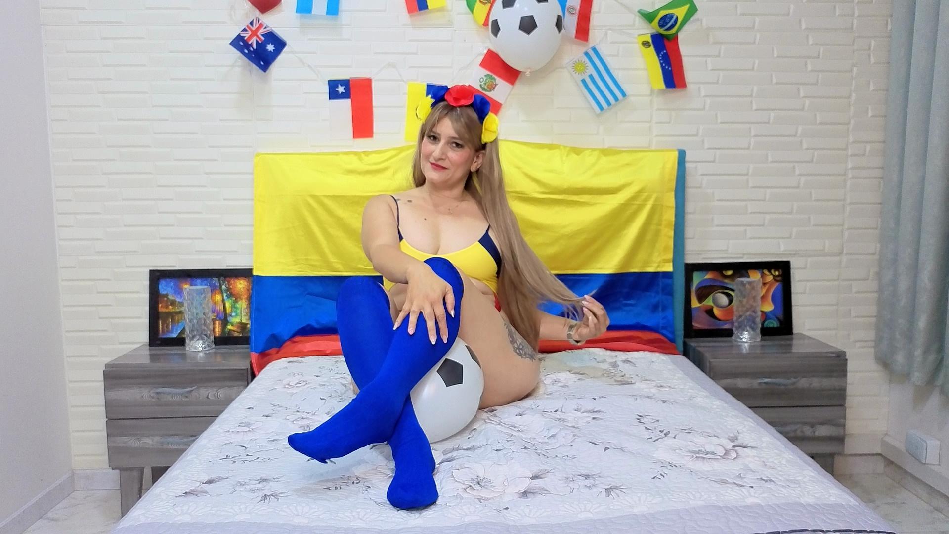 webcam model CristalMegan from XloveCam webcam model CristalMegan from XloveCam