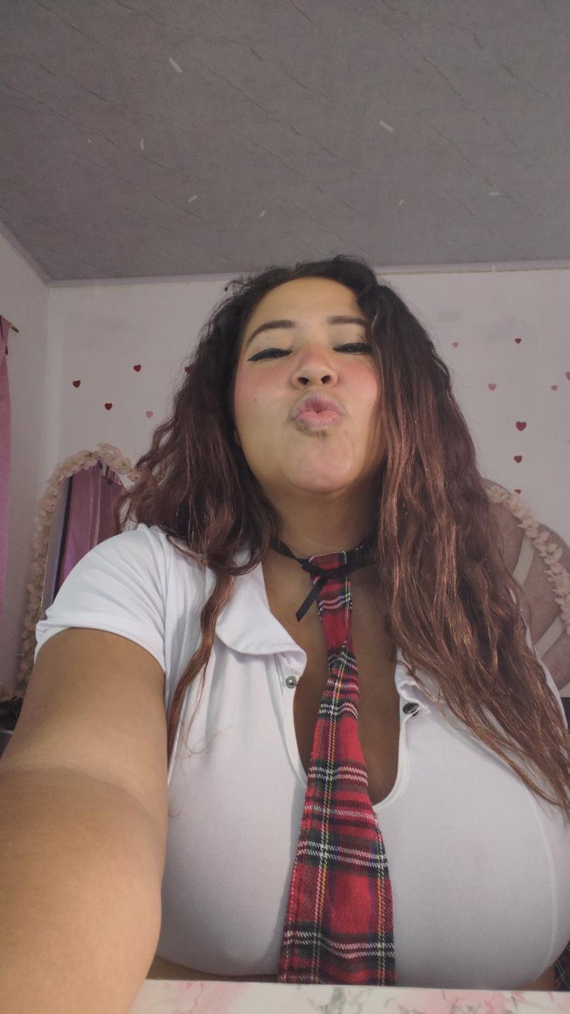 webcam model MafeFlor from XloveCam webcam model MafeFlor from XloveCam