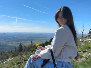 Watch  SunnyBloss live on XLoveCam