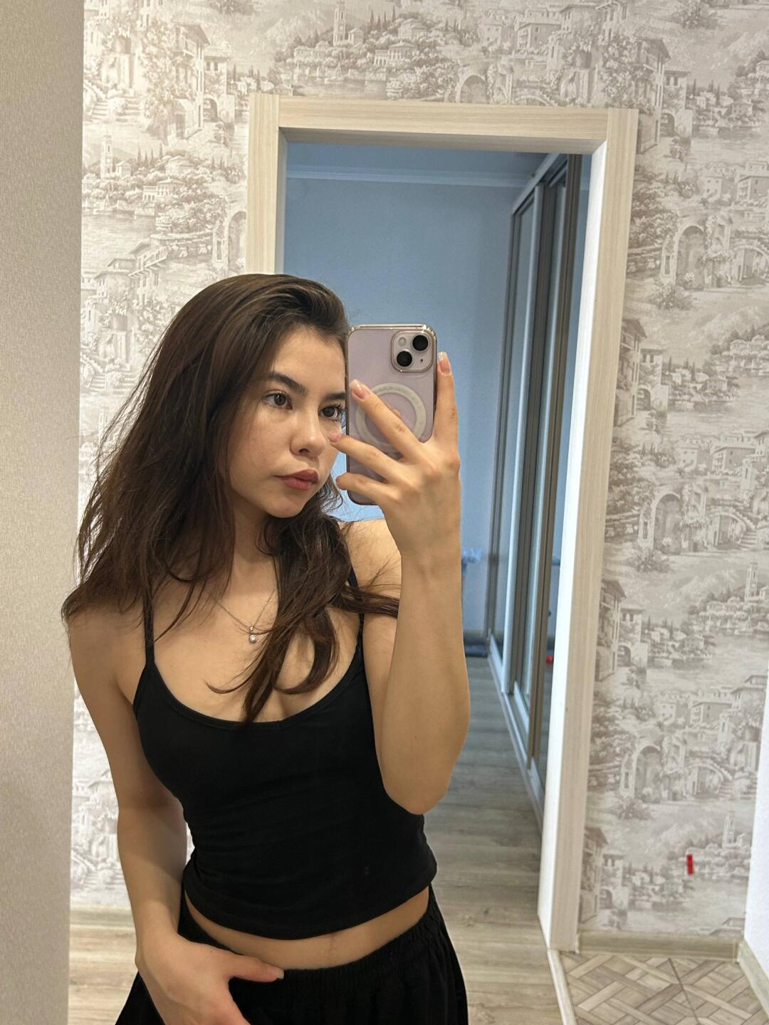 webcam model EmeraldCrivaro from XloveCam webcam model EmeraldCrivaro from XloveCam