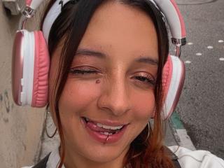 SaarahJones Blowjob XXX Cams - Photo 5/21