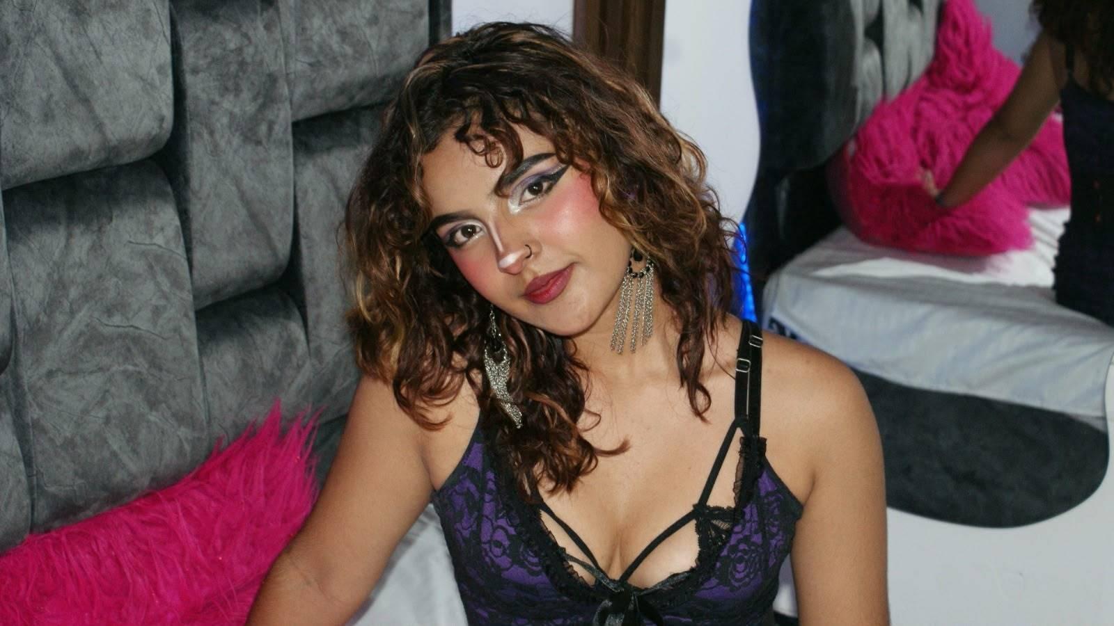 webcam model LilyFoxter from XloveCam webcam model LilyFoxter from XloveCam