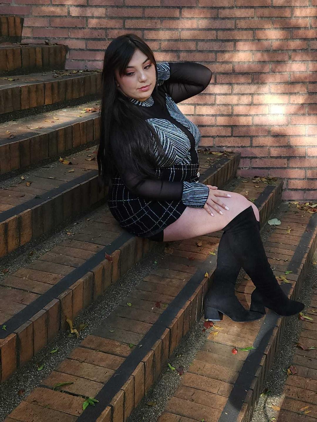 webcam model RoxannDiaz from XloveCam webcam model RoxannDiaz from XloveCam