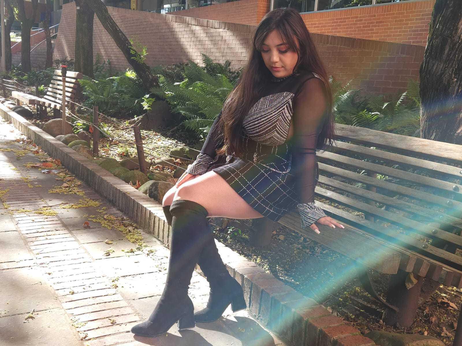 webcam model RoxannDiaz from XloveCam webcam model RoxannDiaz from XloveCam