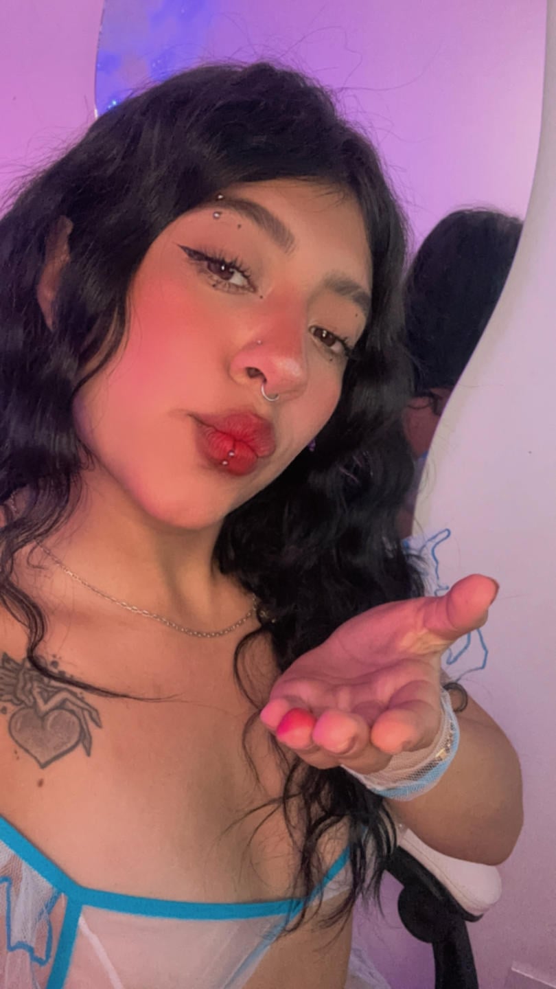 webcam model MiaPresscot from XloveCam webcam model MiaPresscot from XloveCam