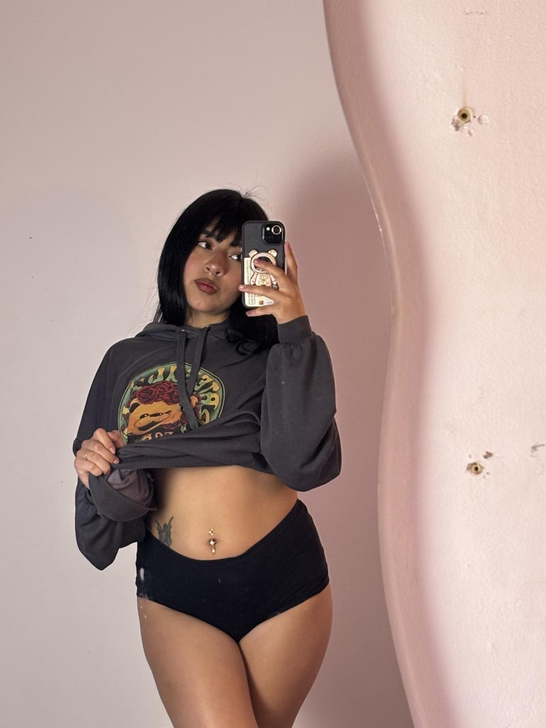 webcam model MiaPresscot from XloveCam webcam model MiaPresscot from XloveCam