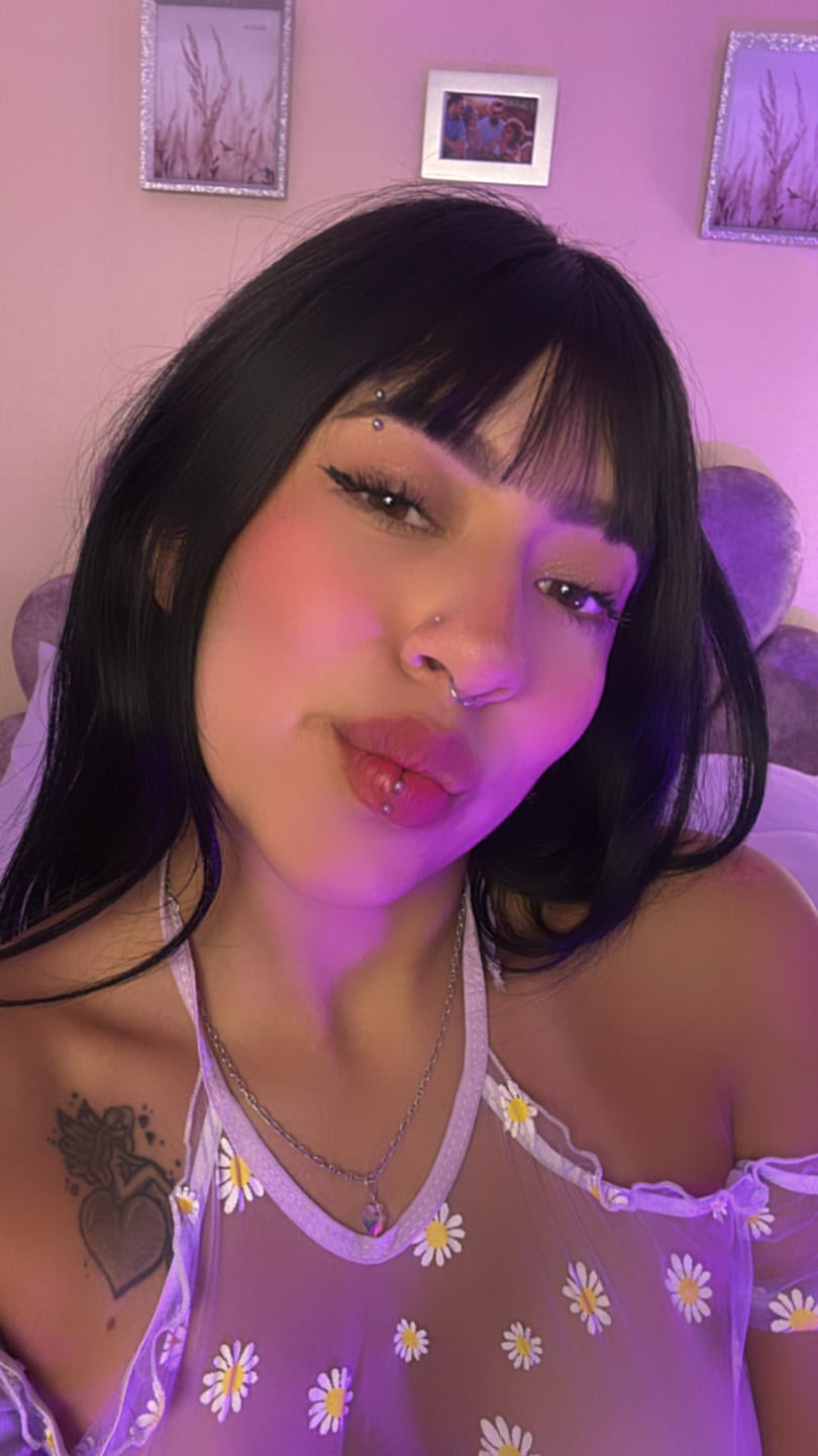 webcam model MiaPresscot from XloveCam webcam model MiaPresscot from XloveCam