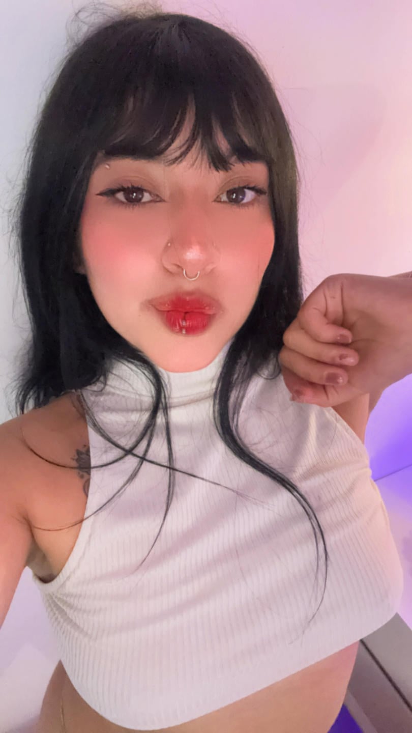 webcam model MiaPresscot from XloveCam webcam model MiaPresscot from XloveCam