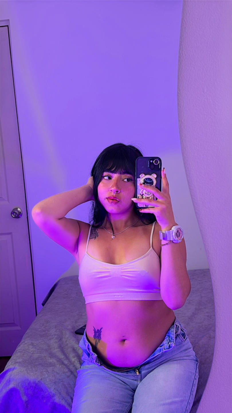 webcam model MiaPresscot from XloveCam webcam model MiaPresscot from XloveCam