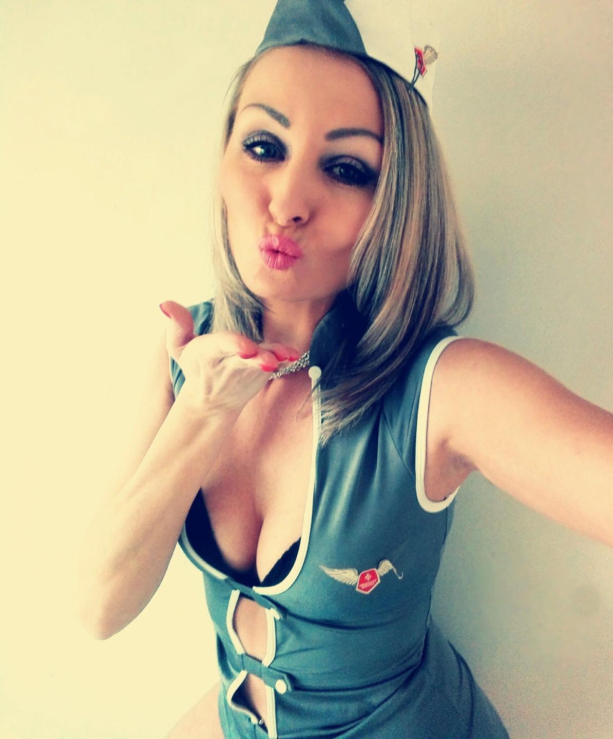 webcam model VIPLara-hot from XloveCam webcam model VIPLara-hot from XloveCam