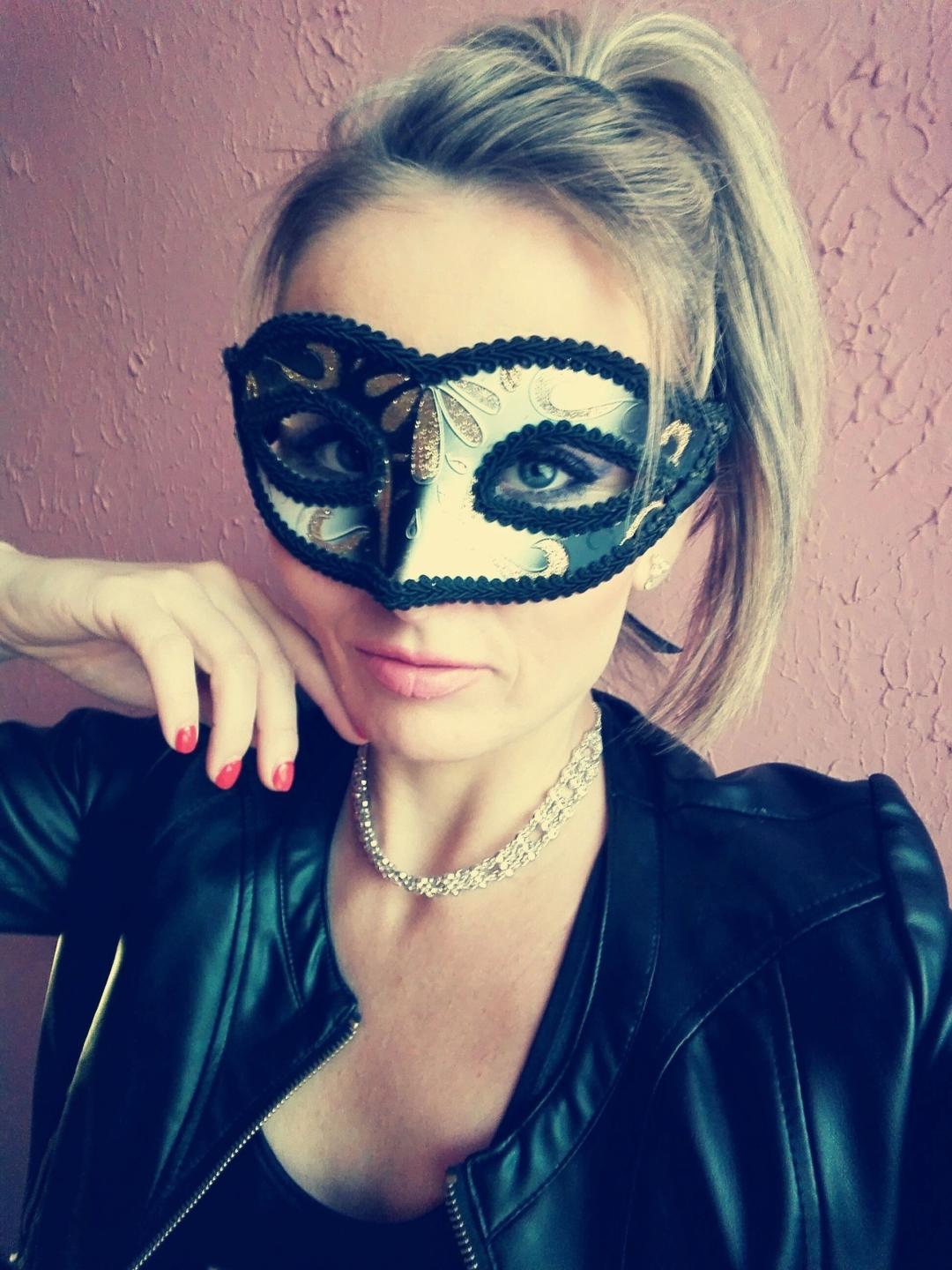 webcam model VIPLara-hot from XloveCam webcam model VIPLara-hot from XloveCam