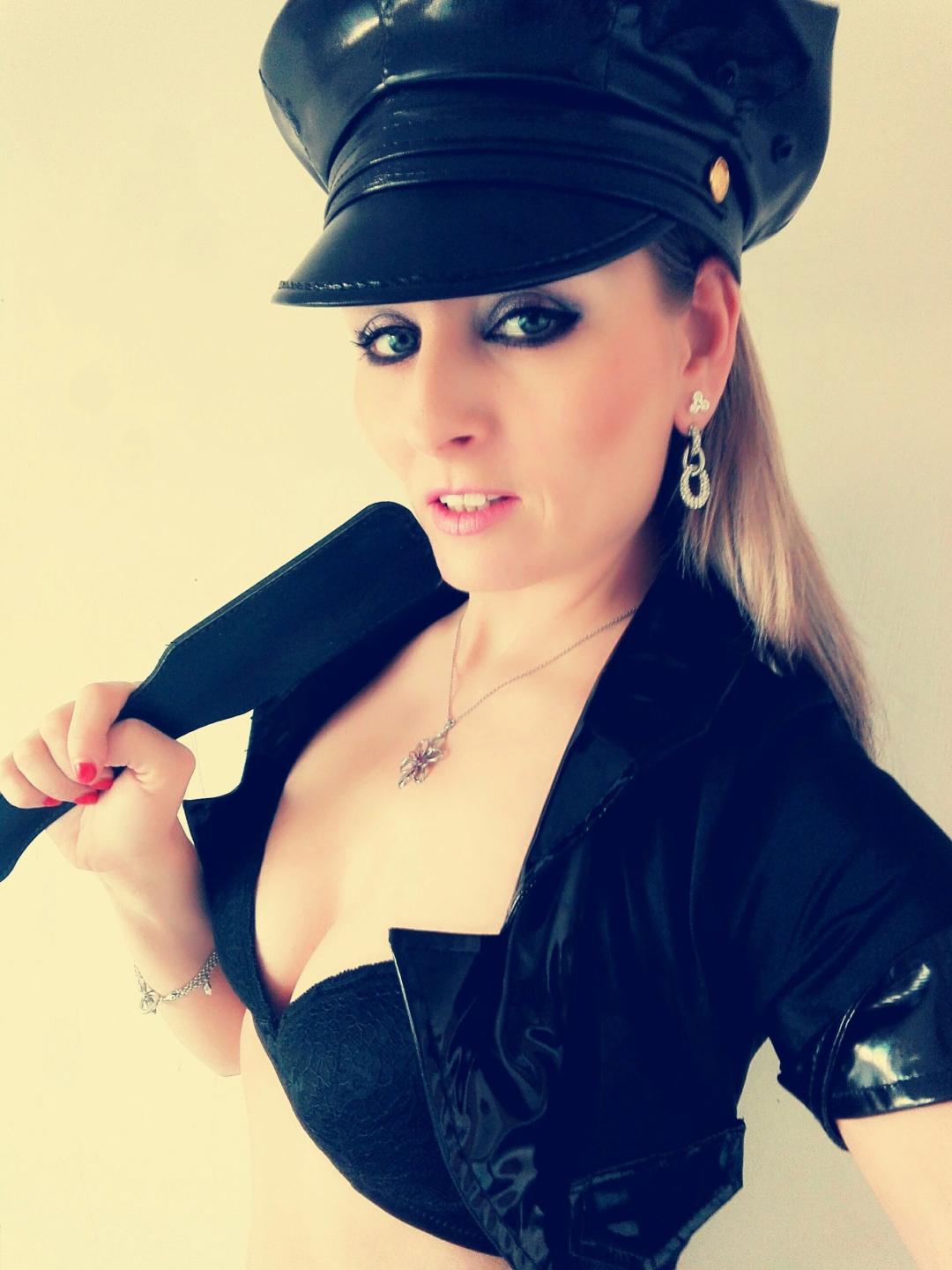 webcam model VIPLara-hot from XloveCam webcam model VIPLara-hot from XloveCam