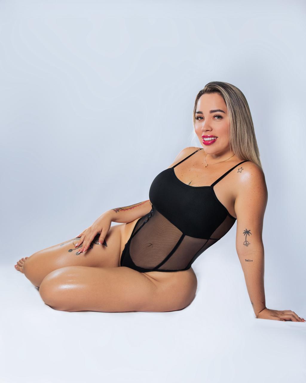 webcam model MiaBlondeHot from XloveCam webcam model MiaBlondeHot from XloveCam