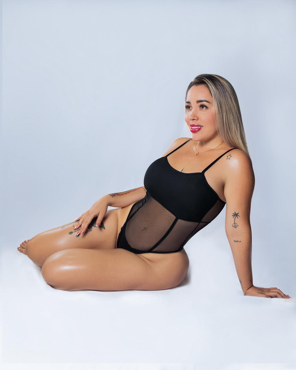 webcam model MiaBlondeHot from XloveCam webcam model MiaBlondeHot from XloveCam