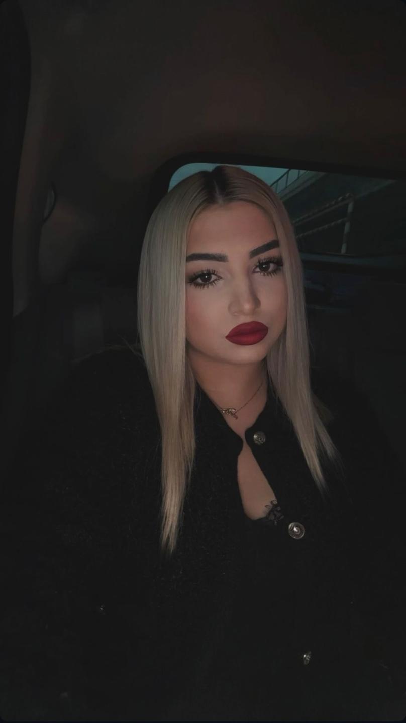 webcam model SiellaDolce from XloveCam webcam model SiellaDolce from XloveCam