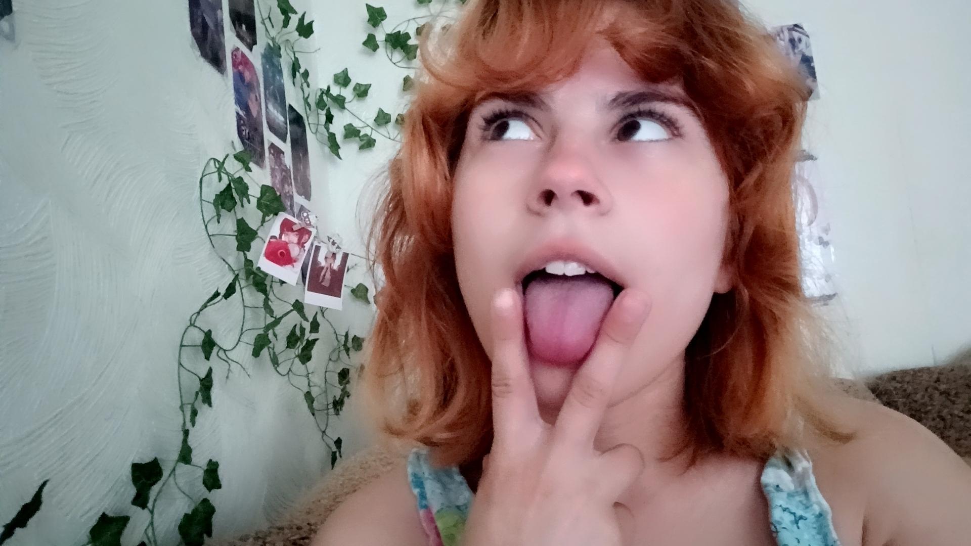 webcam model MireilleSpotwood from XloveCam webcam model MireilleSpotwood from XloveCam