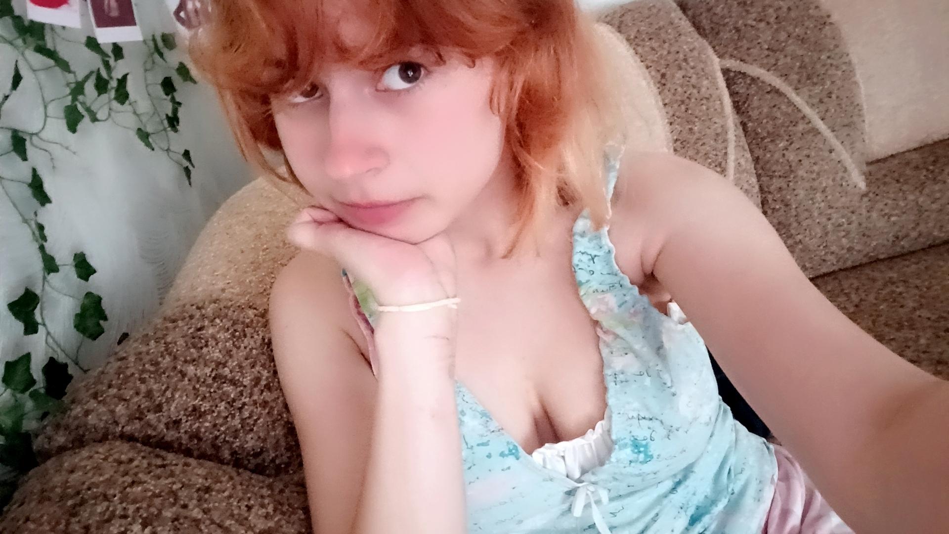 webcam model MireilleSpotwood from XloveCam webcam model MireilleSpotwood from XloveCam