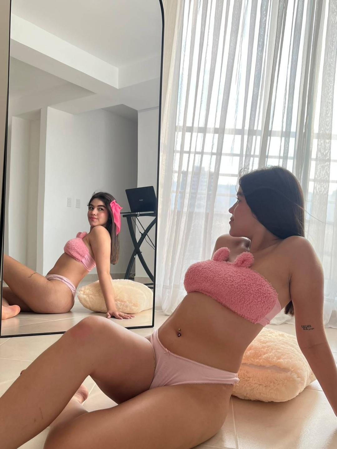 webcam model TianaFord from XloveCam webcam model TianaFord from XloveCam