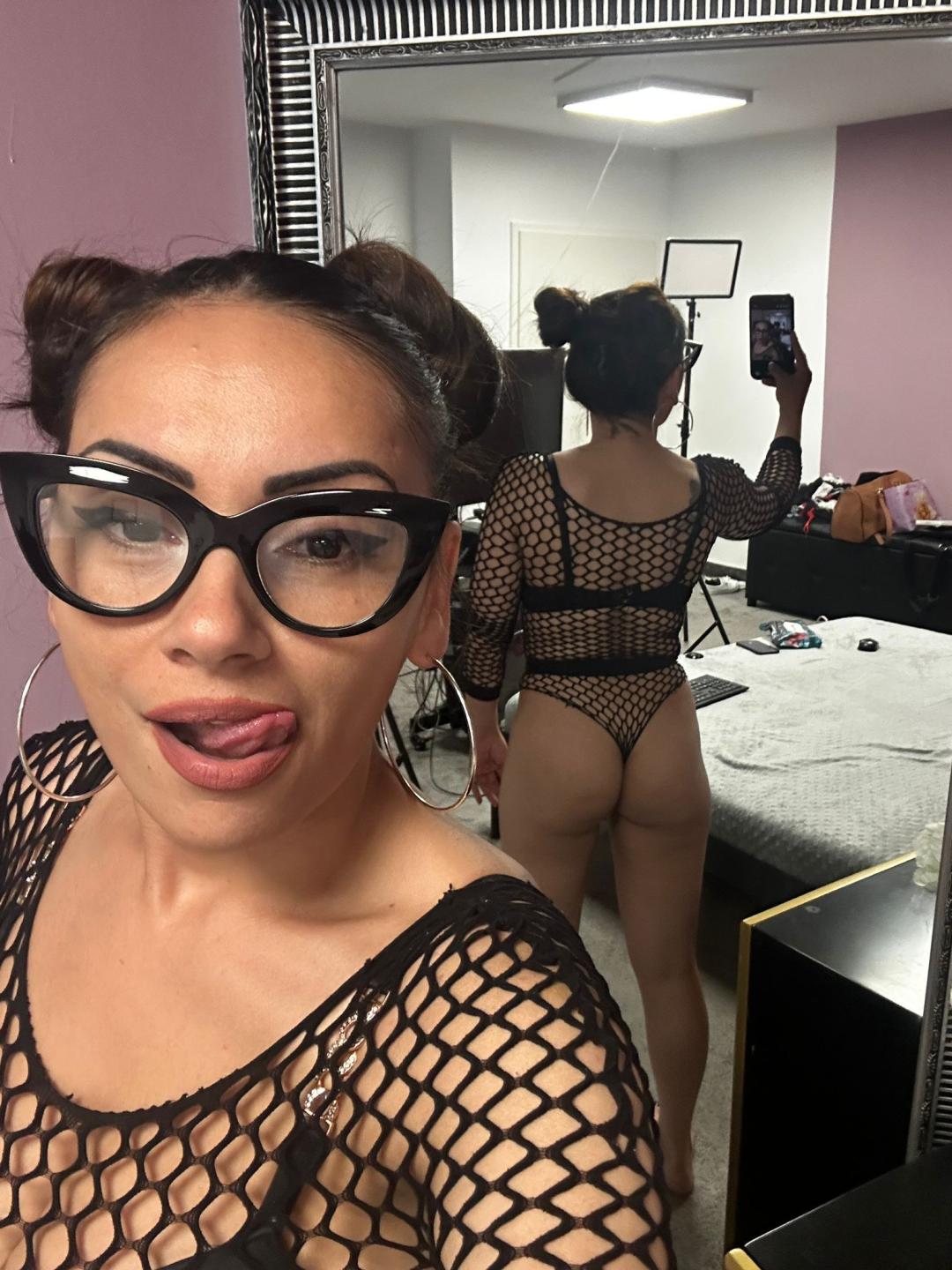 webcam model AlexisGray from XloveCam webcam model AlexisGray from XloveCam