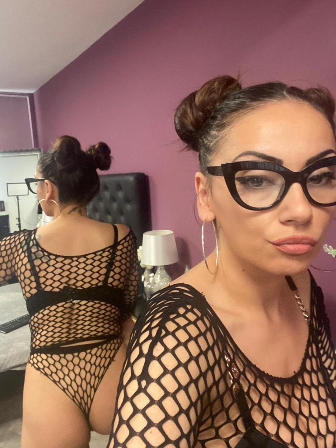 webcam model AlexisGray from XloveCam webcam model AlexisGray from XloveCam