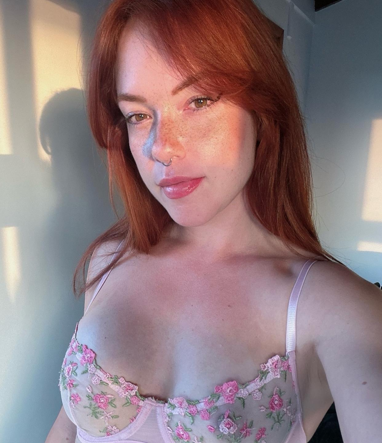 webcam model SophyeEsra from XloveCam webcam model SophyeEsra from XloveCam