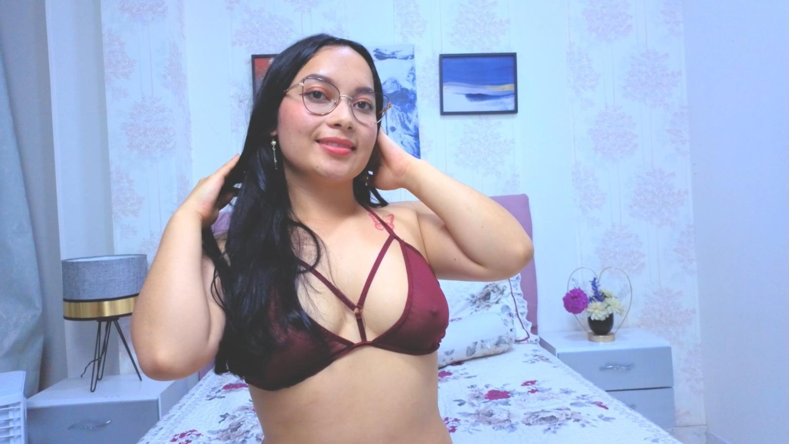 webcam model MelaniCoox from XloveCam webcam model MelaniCoox from XloveCam