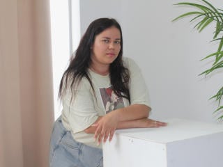 Watch LoraKrei Live on XLoveCam