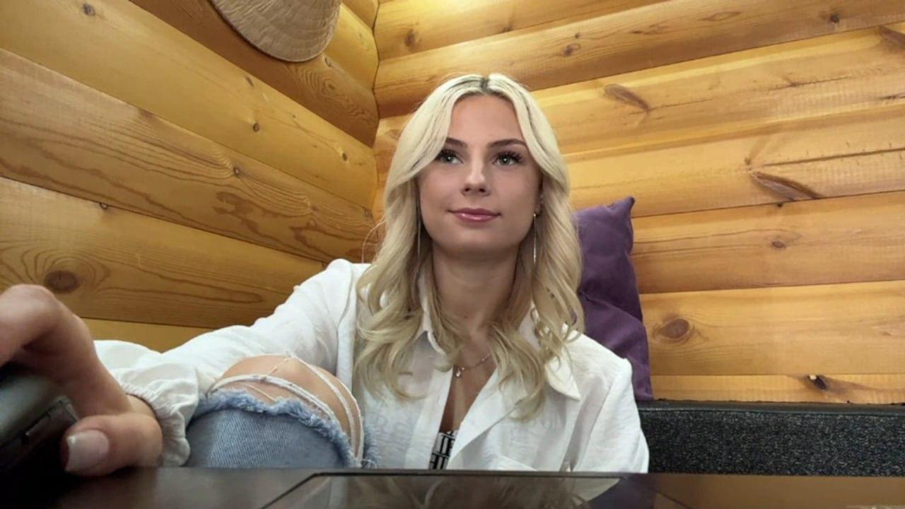 webcam model NidaLastinger from XloveCam webcam model NidaLastinger from XloveCam