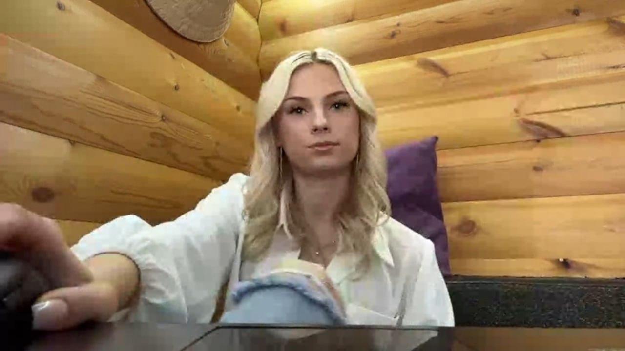 webcam model NidaLastinger from XloveCam webcam model NidaLastinger from XloveCam