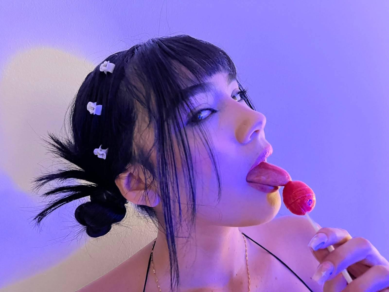webcam model NahomiMillerr from XloveCam webcam model NahomiMillerr from XloveCam