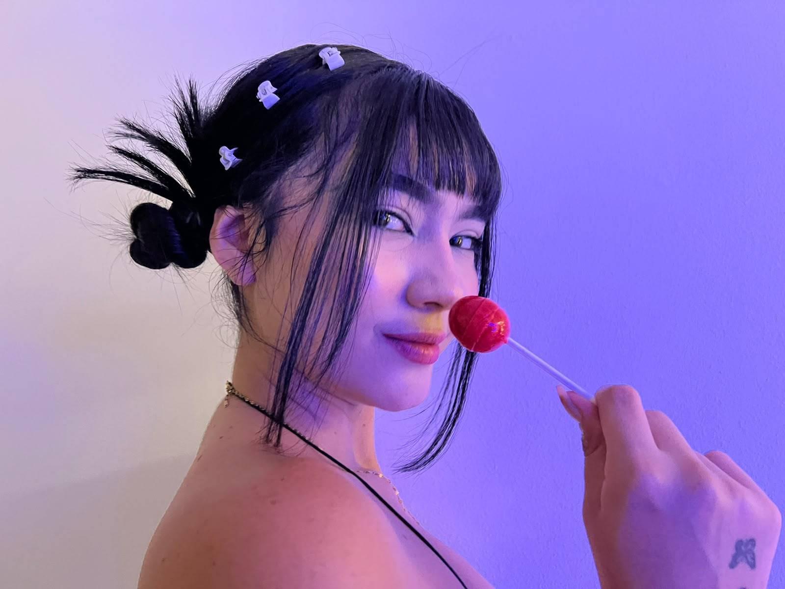 webcam model NahomiMillerr from XloveCam webcam model NahomiMillerr from XloveCam